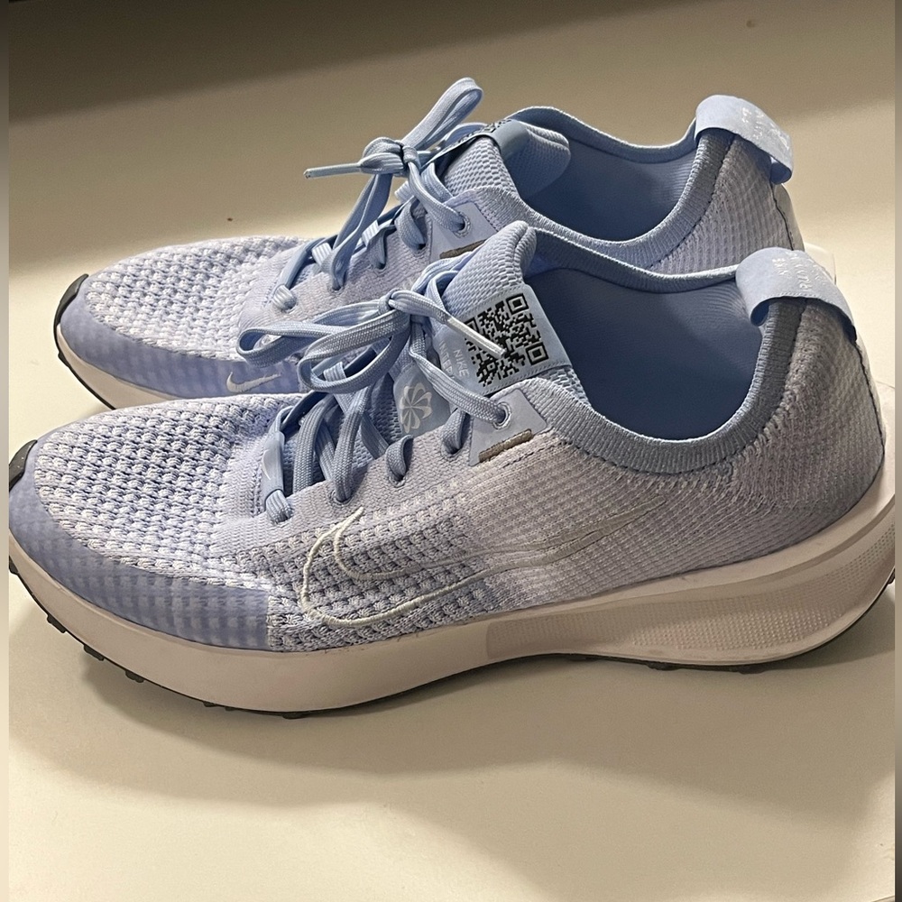 Nikes Womens Shoes